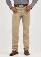 Cargar imagen en el visor de la galería, Wrangler Men's Cowboy Cut Slim Fit Jeans (Tan) 0936
