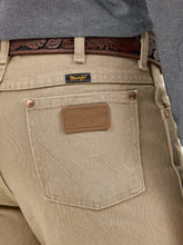 Cargar imagen en el visor de la galería, Wrangler Men's Cowboy Cut Slim Fit Jeans (Tan) 0936