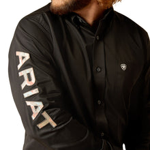 Load image into Gallery viewer, Ariat Men's Twill Logo Button Down Fitted Shirt (Black) 10048714