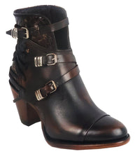 Cargar imagen en el visor de la galería, Silverton Crue All Leather Round Toe Short Boots (Desert)