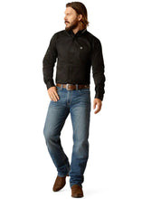 Load image into Gallery viewer, Ariat Men's Twill Logo Button Down Fitted Shirt (Black) 10048714