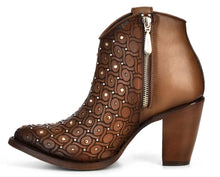 Cargar imagen en el visor de la galería, CUADRA Ladies Maple Laser & Crystals & Studs Snip Toe Short Boots – CU481