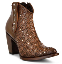 Cargar imagen en el visor de la galería, CUADRA Ladies Maple Laser & Crystals & Studs Snip Toe Short Boots – CU481
