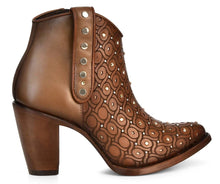 Cargar imagen en el visor de la galería, CUADRA Ladies Maple Laser & Crystals & Studs Snip Toe Short Boots – CU481