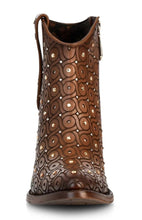 Cargar imagen en el visor de la galería, CUADRA Ladies Maple Laser & Crystals & Studs Snip Toe Short Boots – CU481
