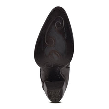 Load image into Gallery viewer, CUADRA Ladies Black Stingray Laser & Woven Round Toe – CU618
