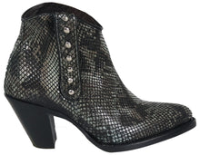 Load image into Gallery viewer, Silverton Sandra All Leather Snip Toe Short Boots (Gray)

