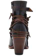 Cargar imagen en el visor de la galería, Silverton Crue All Leather Round Toe Short Boots (Black/Brown)
