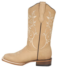 Cargar imagen en el visor de la galería, Silverton Jennifer All Leather Wide Square Toe Boots (Beige)
